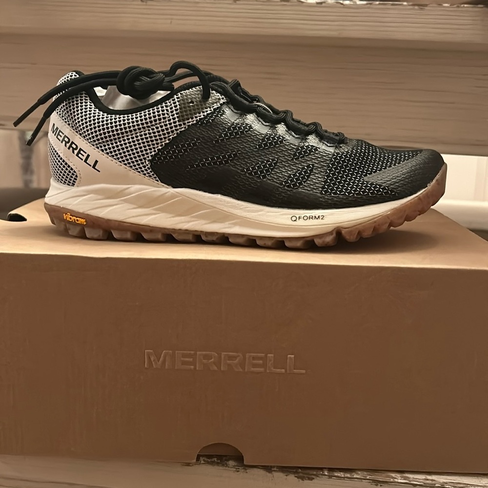 Merrell Antora 2  Black/white Size 8.5